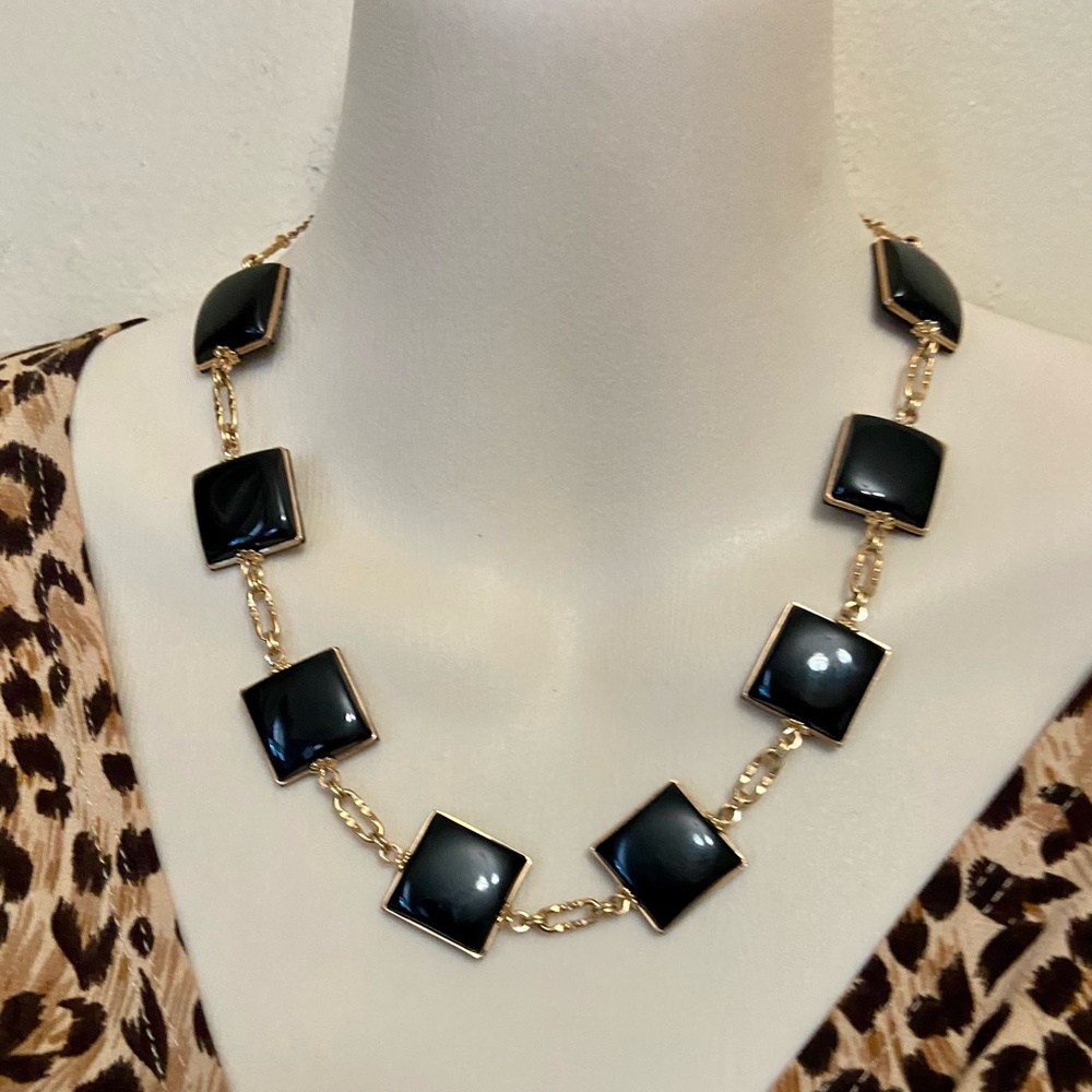 Vintage,  Gold and Black Thermoset Parure Set- Necklace, Bracelet and Earrings - Picture 5 of 15